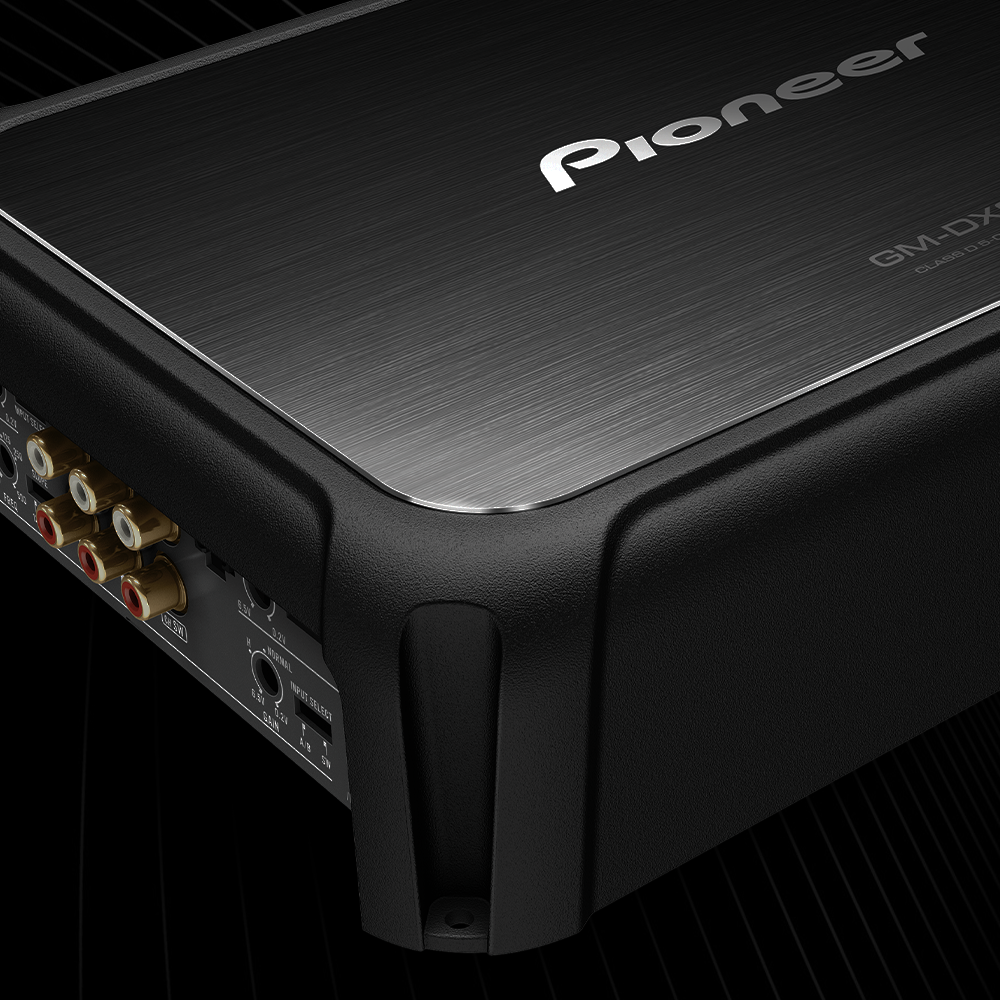 close up view of amp